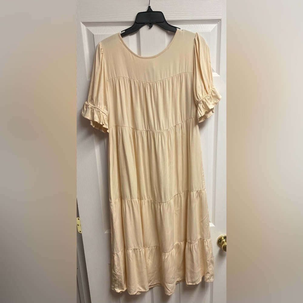 ELINGS 100% Viscose Cream Ruffle/Tiered Midi Dress Size Large